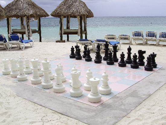 Giant-Chess-Board-on-the-Beach